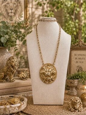 NAPIER 1970s Vintage Francis Fujio Lion Medallion Statement Necklace, Book Piece